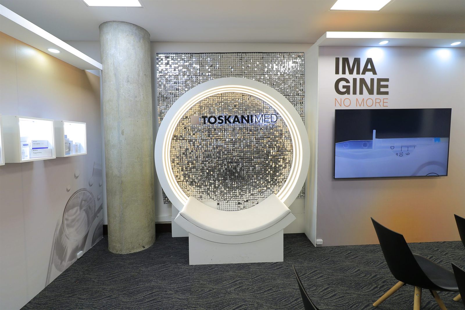 A custom illuminated circular centerpiece on an exhibition stand
